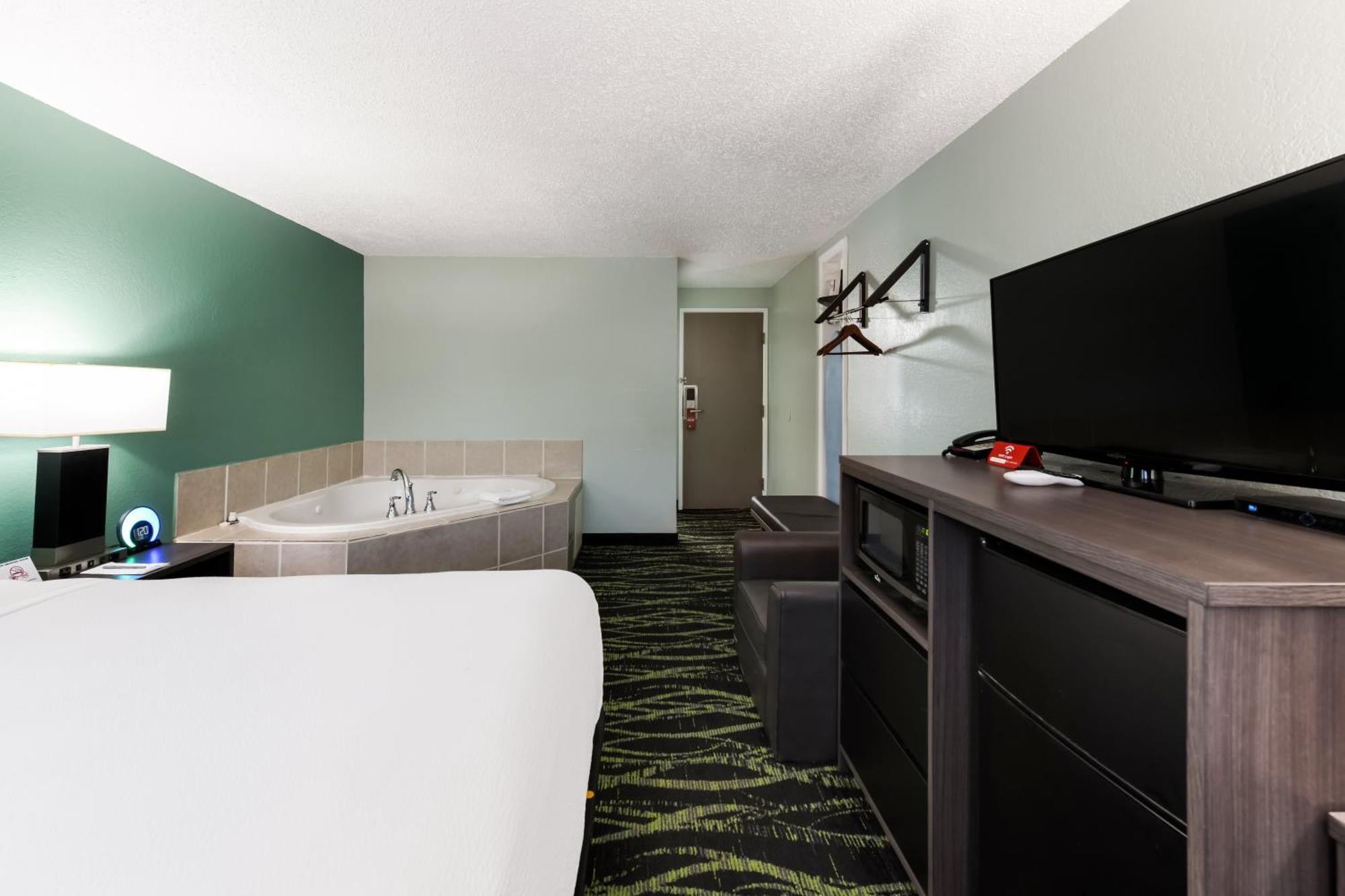 Baymont Inn & Suites By Wyndham Либерти Экстерьер фото